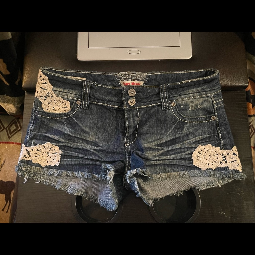 EUC Hot Kiss Jean shorts size 6